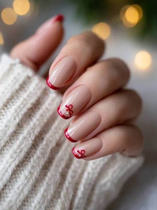 37 Stunning Minimalist Christmas Nails for a Chic Holiday Look
