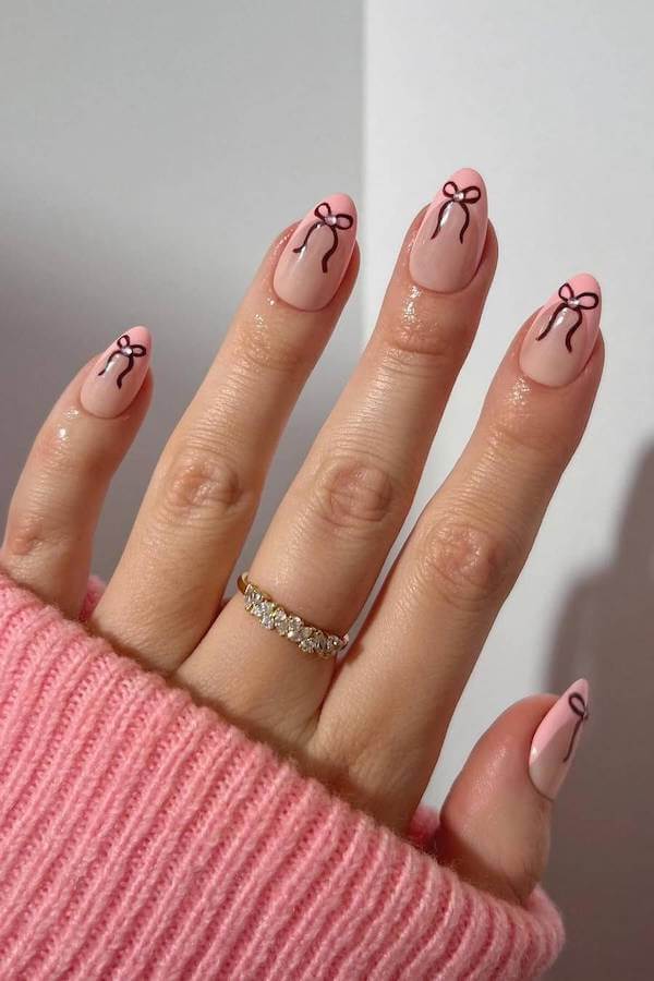 Simple Christmas Bow Nails
