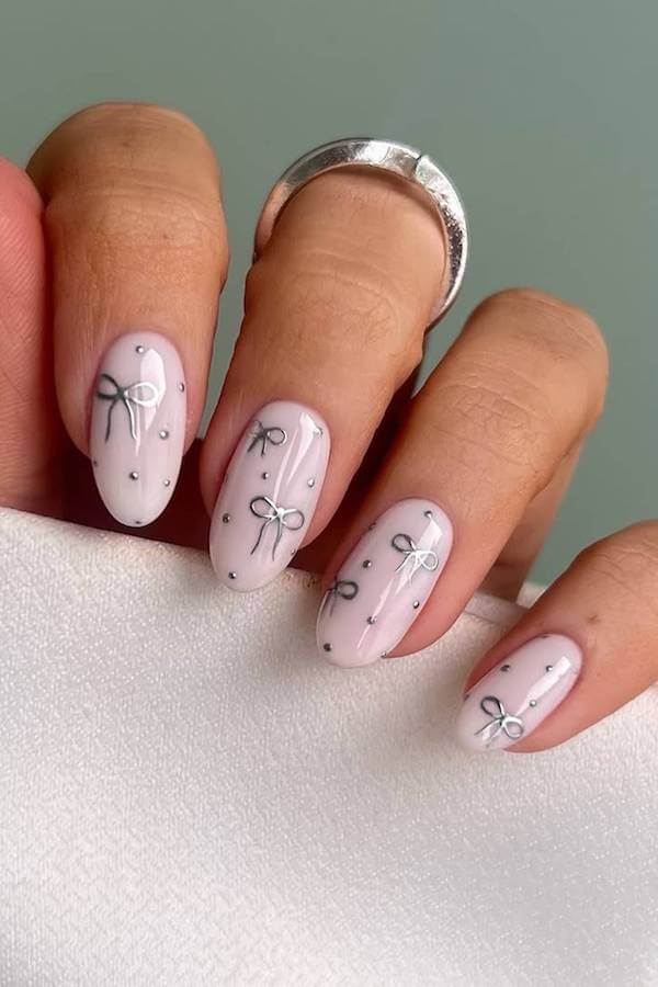 Delicate White Bow Christmas Nails