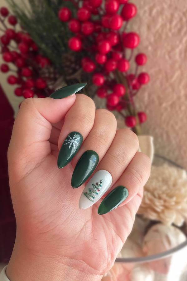 Green and White Simple Christmas Tree Nails
