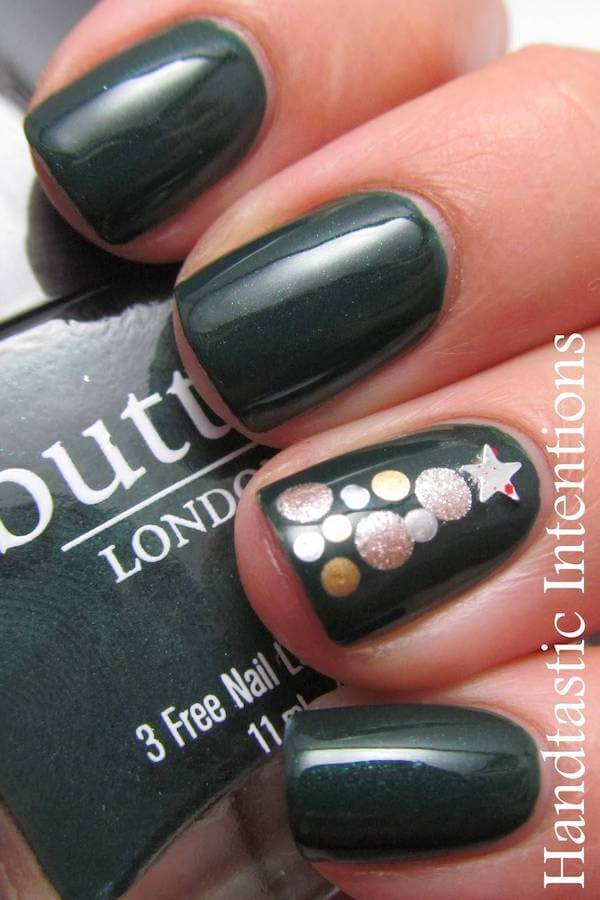 Dark Green Christmas Tree Accent Nails