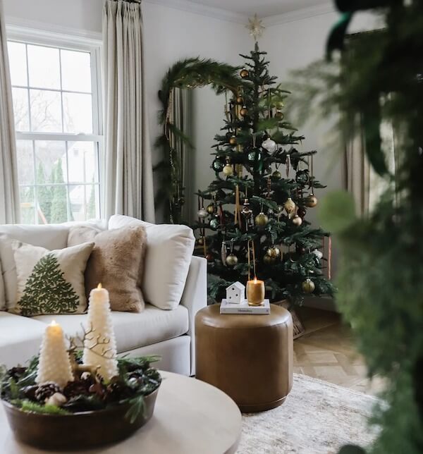 Minimalist Gold and Green Christmas Tree