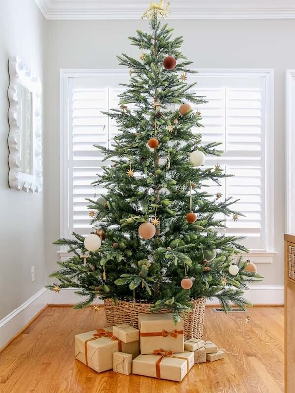 Rustic Christmas Tree with Earthy Toned Ornaments