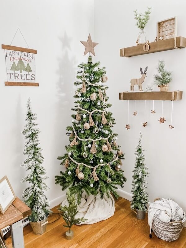 Rustic Farmhouse Minimalist Christmas Tree