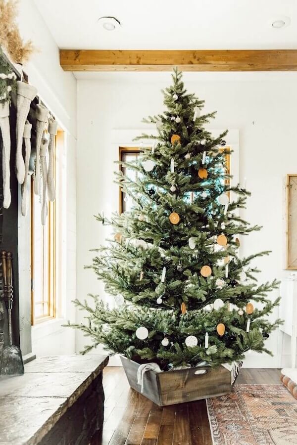 Rustic Minimal Christmas Tree