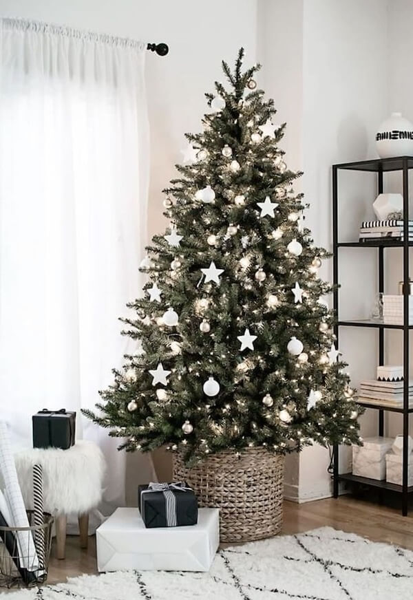 Minimalist Star and White Ornament Christmas Tree