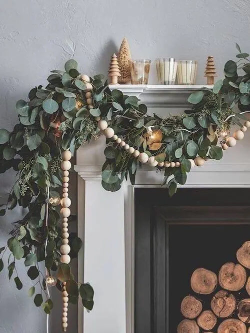 minimalist christmas decor on a budget