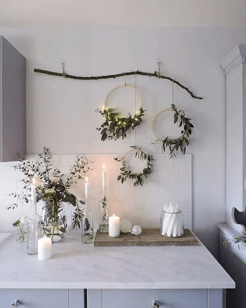 minimalist christmas decor on a budget