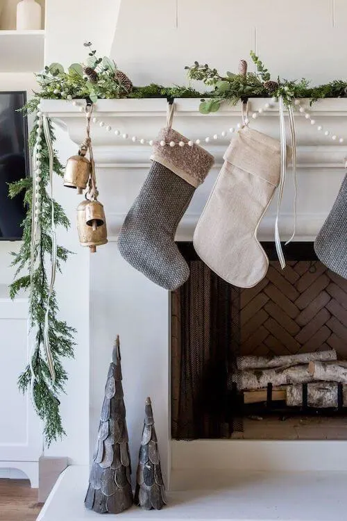 minimalist christmas decor on a budget