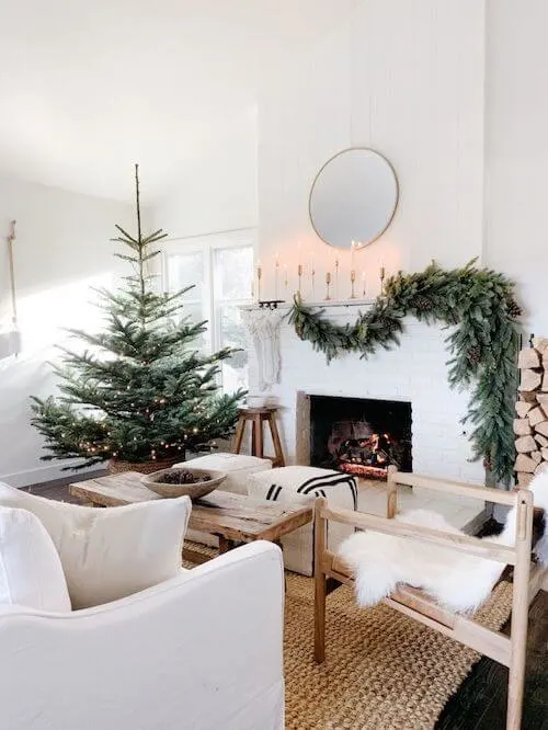 minimalist christmas decor on a budget