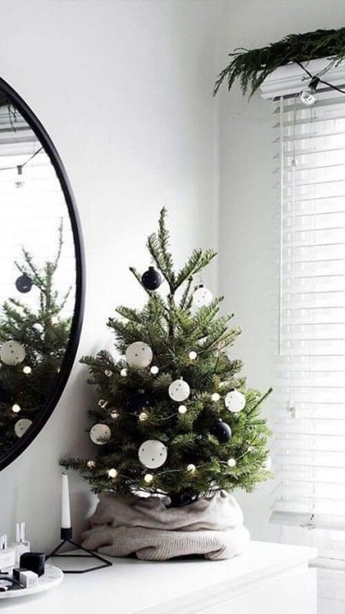 minimalist christmas decor on a budget