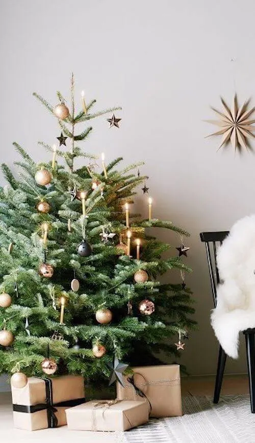 minimalist christmas decor on a budget