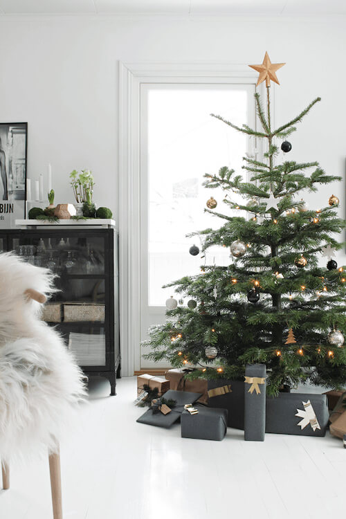 minimalist christmas decor on a budget