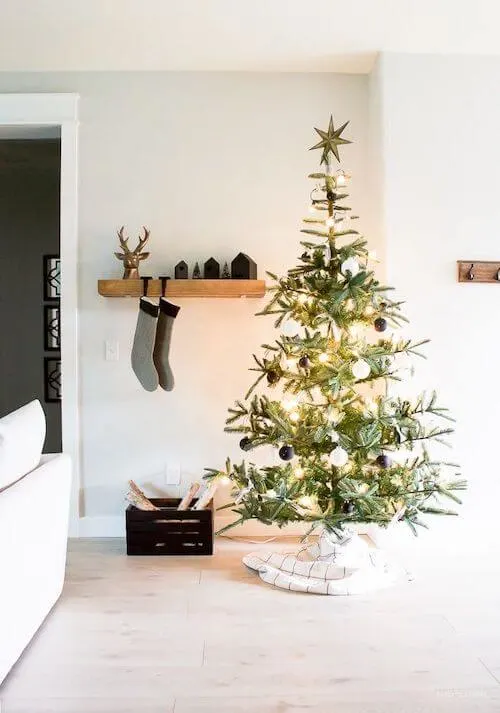 minimalist christmas decor on a budget