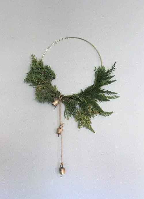 minimalist christmas decor on a budget