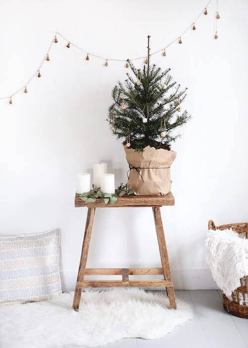 minimalist christmas decor on a budget