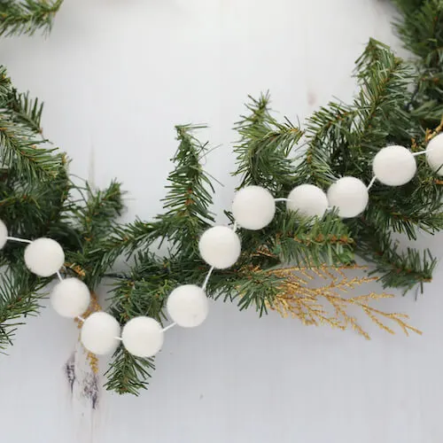 minimalist christmas decor on a budget