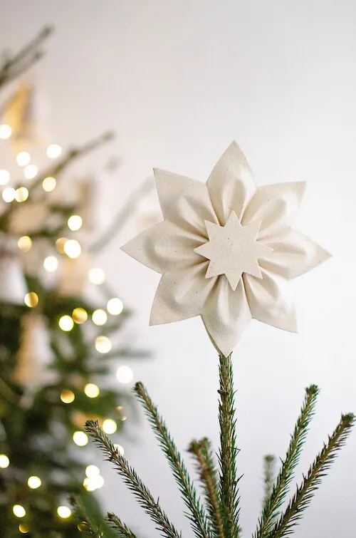 minimalist christmas decor on a budget