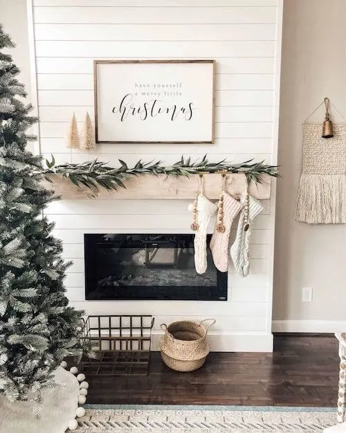 minimalist christmas decor on a budget