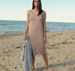 40+ Best Minimalist Clothing Brands: Affordable & Designer Options For ...