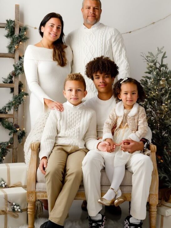 27 Stunning Neutral Christmas Photos for Family You’ll Love
