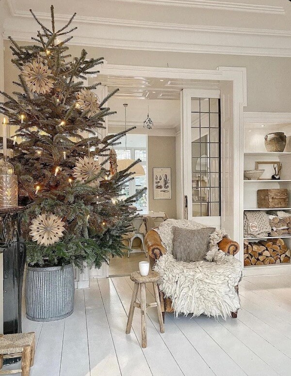 Minimalist Paper Ornament Christmas Tree