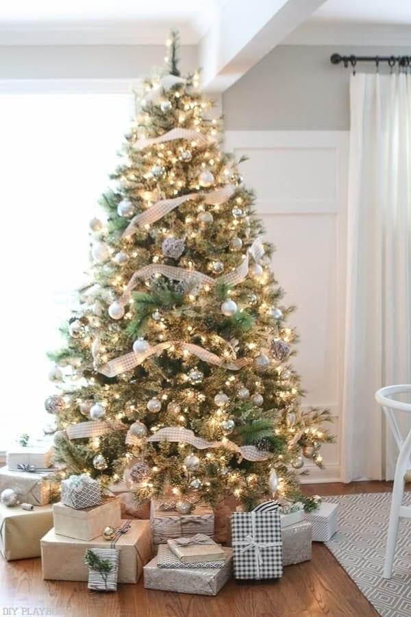 Elegant Silver and Gold Christmas Tree