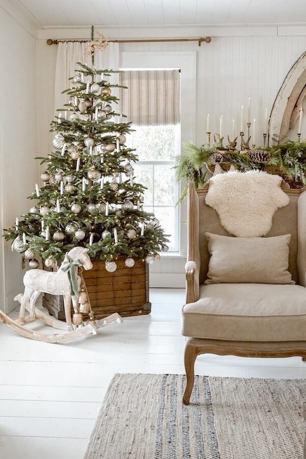Vintage-Inspired Neutral Christmas Tree