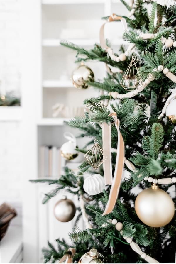Minimal White and Gold Christmas Tree