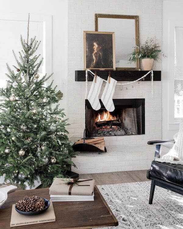 Minimalist Gold and White Holiday Tree