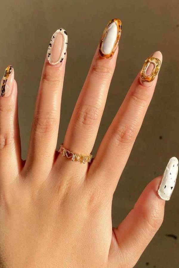 Tortoiseshell Outline Nails