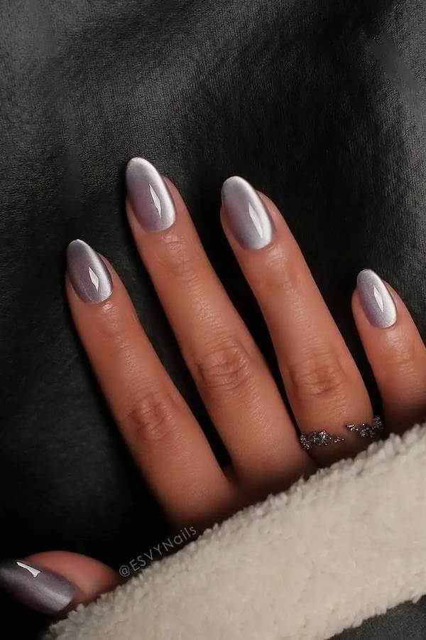 Silver Chrome Cat Eye Nails