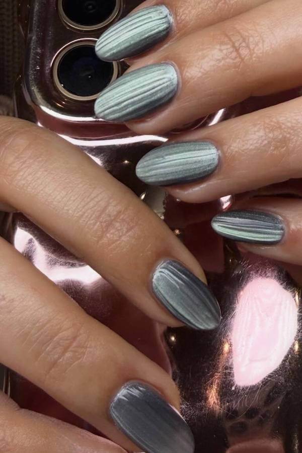 Silver Stripe Cat Eye Nails