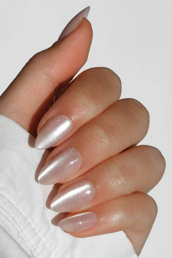 Iridescent Pearl Cat Eye Nails