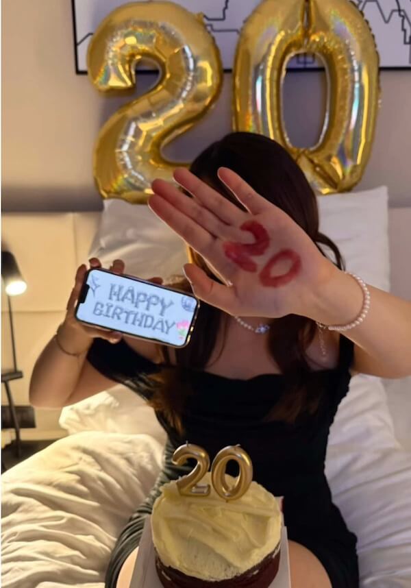 Handwritten Age on Palm Pose
