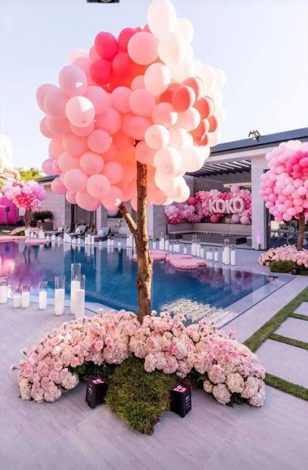 outdoor birthday balloon decoration