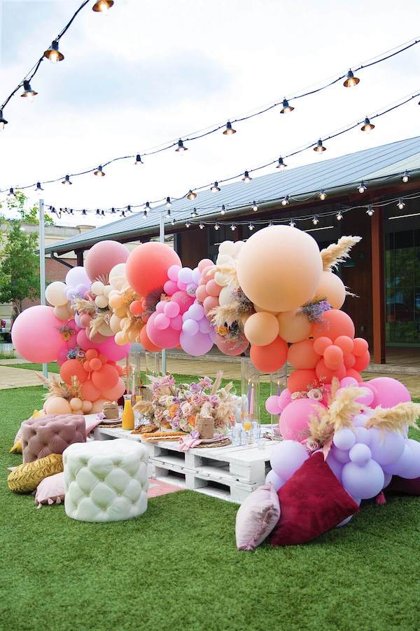 outdoor birthday balloon decoration