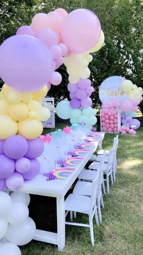 outdoor birthday balloon decoration