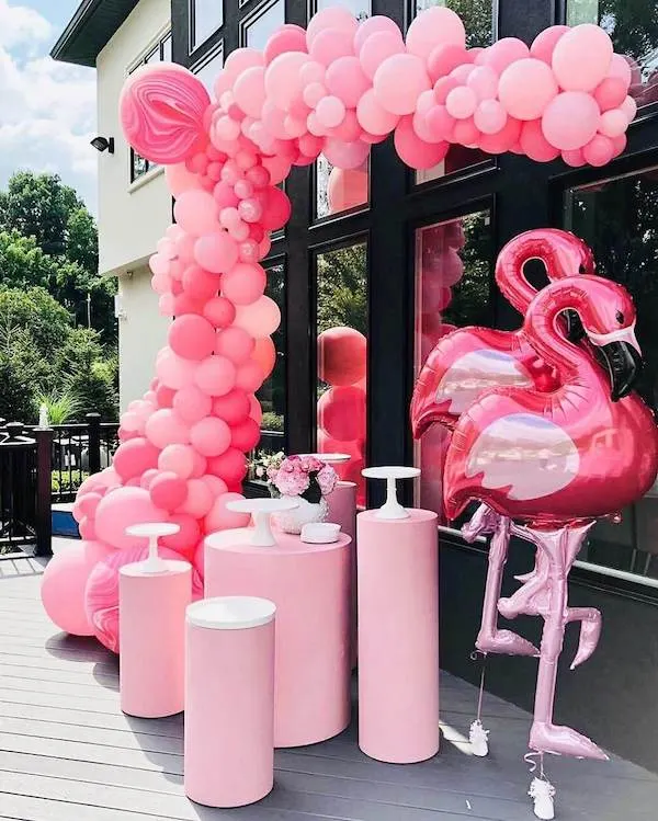 outdoor birthday balloon decoration