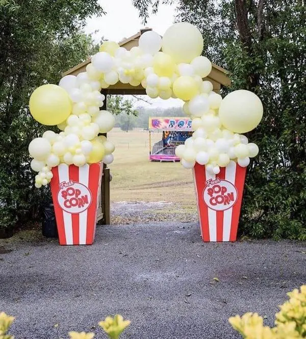 outdoor birthday balloon decoration