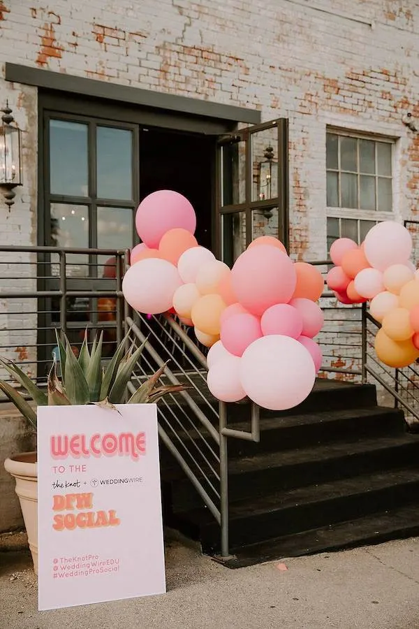 outdoor birthday balloon decoration