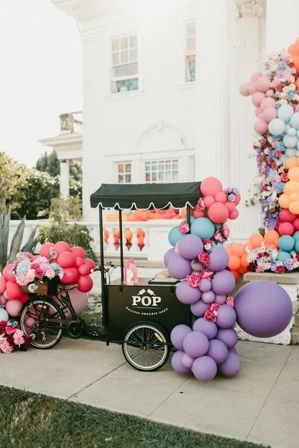 outdoor birthday balloon decoration