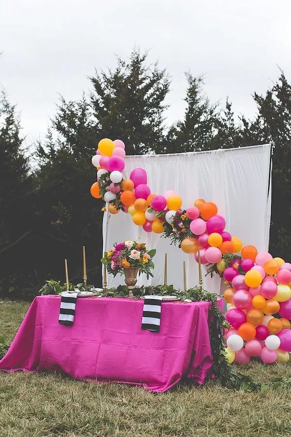 outdoor birthday balloon decoration