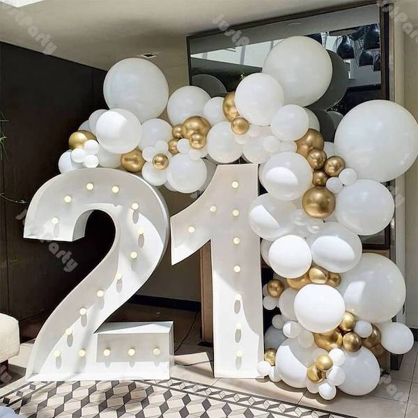 outdoor birthday balloon decoration