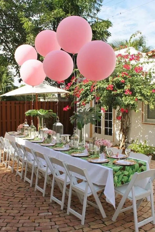 outdoor birthday balloon decoration