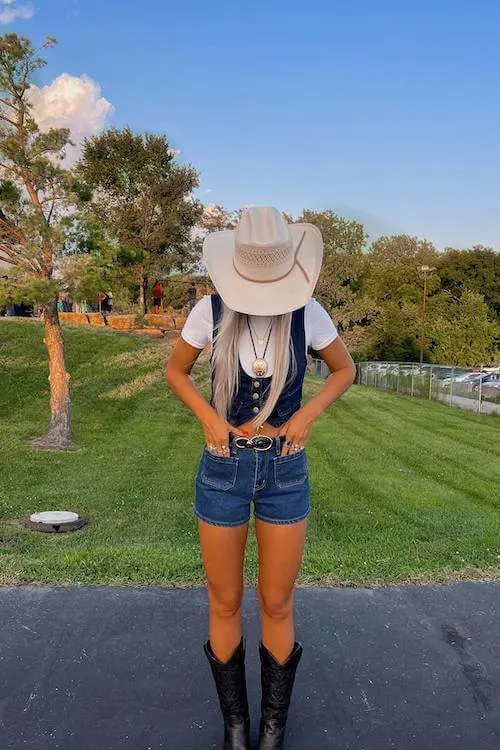 perfect summer cowgirl outfit