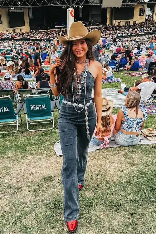 perfect summer cowgirl outfit