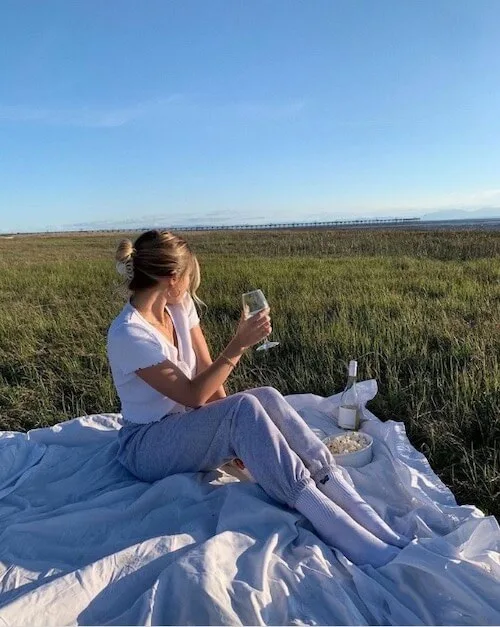 70+ Aesthetic & Cute Picnic Outfit Ideas [2024] What To Wear To A Picnic Girl Shares Tips