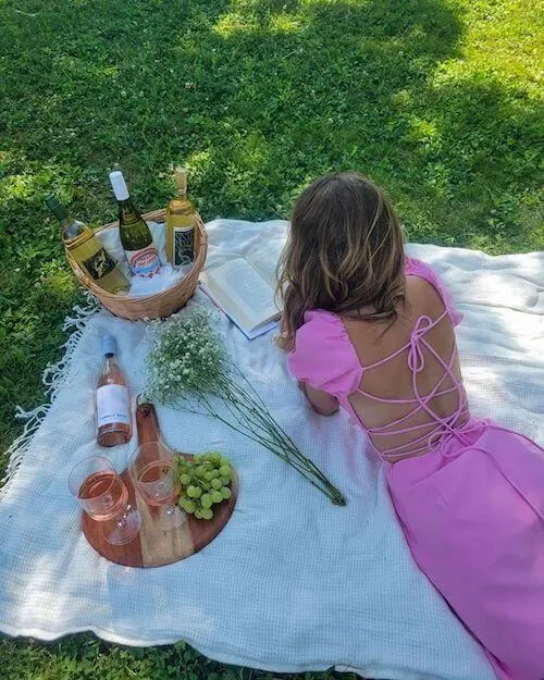 70+ Aesthetic & Cute Picnic Outfit Ideas [2024] What To Wear To A Picnic Girl Shares Tips