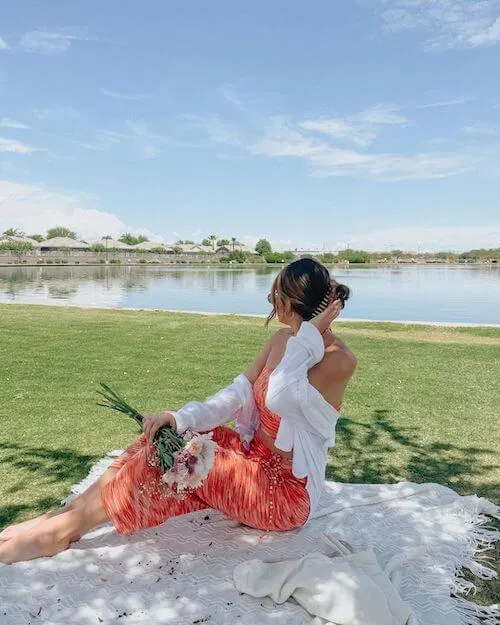 What to Wear To A Garden Picnic